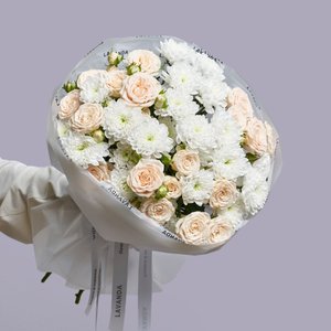 Букет хризантем и пионовидных роз