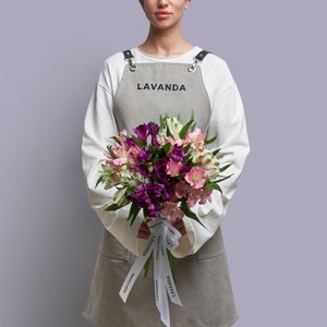 Розовые белые и фиолетовые альстромерии