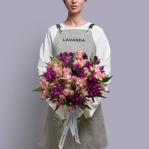 Букет розово-фиолетовых альстромерий