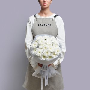 Облако белых хризантем сорта Радость