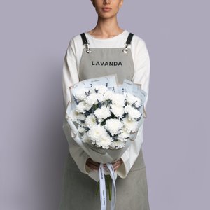 Нежные хризантемы с ароматной лавандой