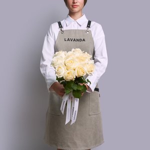 11 кремовых роз 50 см.