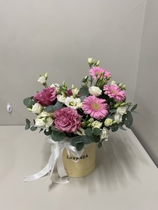 Композиция в шляпной коробке