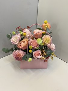 Композиция с георгинами