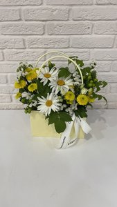 Композиция с ромашками