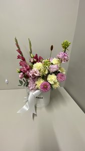 Композиция с гладиолусами 