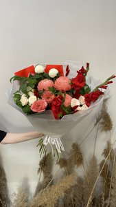 Букет «Настроение - красная помада»