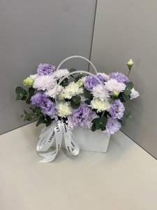 Композиция с кудрявой эустомой