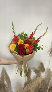 Большой букет с подсолнухами и гладиолусами