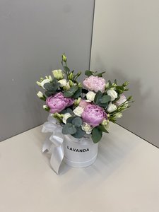 Нежная композиция с пионами