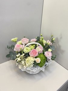 Композиция с гортензией и пионовидной розой