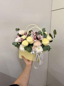 Композиция с лимонными розами