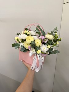 Композиция в розовой коробке