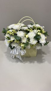 Композиция с кустовыми диантусами