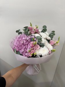 Нежный букет с гортензией