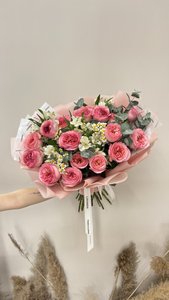 Пышный букет с пионовидными розами