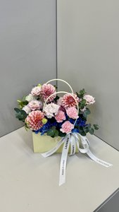 Яркая сумочка с георгинами