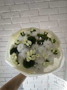 Букет хризантем и диантусов