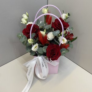 Композиция с красными розами