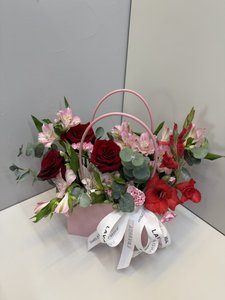 Композиция с красными розами 