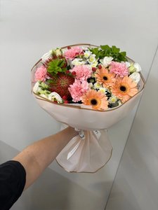 Яркий букет с нутаном