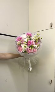 Букет с герберами и эустомами