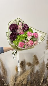 Букет с яркой гортензией