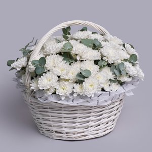 Воздушная корзина хризантем с эвкалиптом