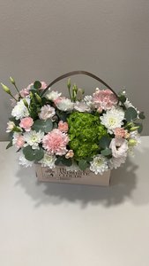 Композиция с гортензией и эустомой
