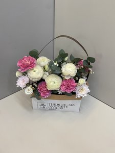 Композиция с ранункулюсом