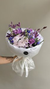 Букет с ирисами и клематисом