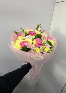 Ярких букет с желтой хризантемой