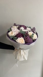 Букет роз и хризантем